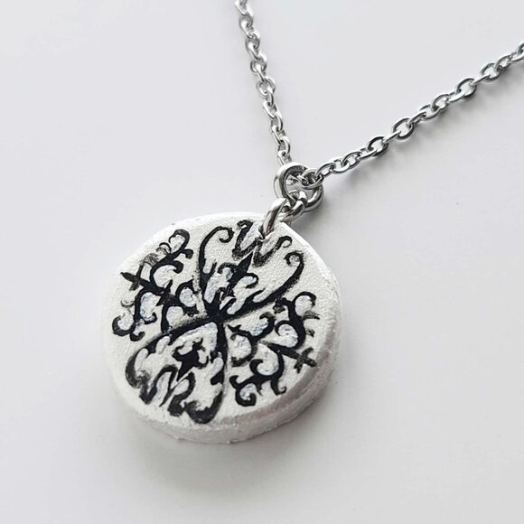 Vintage 90s style victorian gothic thorns silver circle pendant necklace - Picture 8 of 9